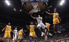 开云体育官网-欧冠淘汰赛焦点战，老鹰连续得分压制魔术