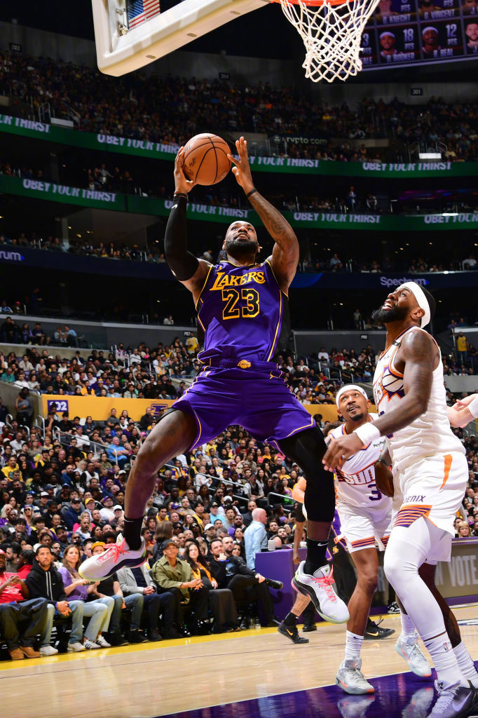 詹姆斯单挑得手,带领湖人取得比赛胜利的简单介绍 詹姆斯单挑得手,带领湖人取得比赛胜利的简单介绍