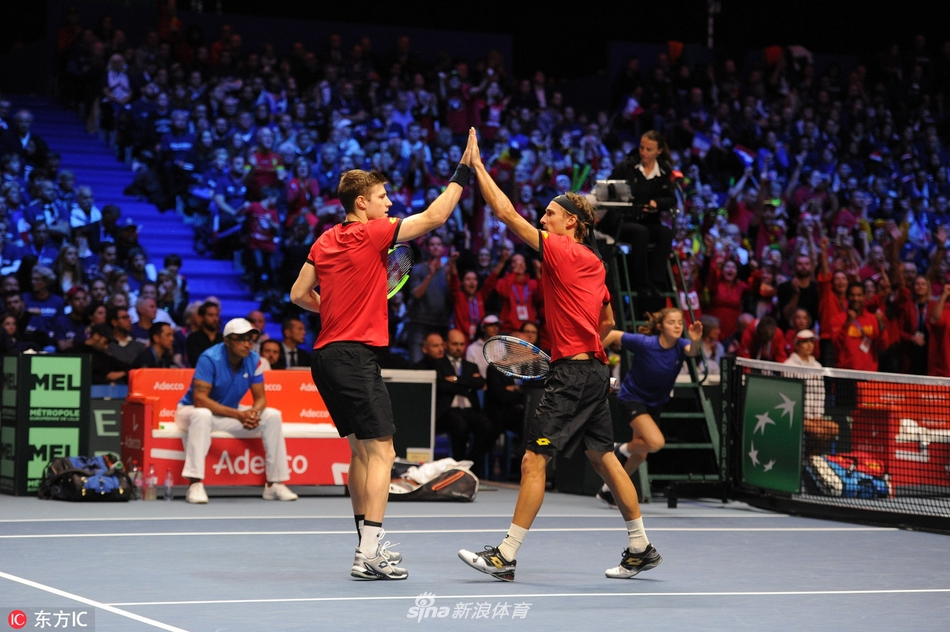 西班牙选手实现篮球双打梦想 西班牙选手实现篮球双打梦想