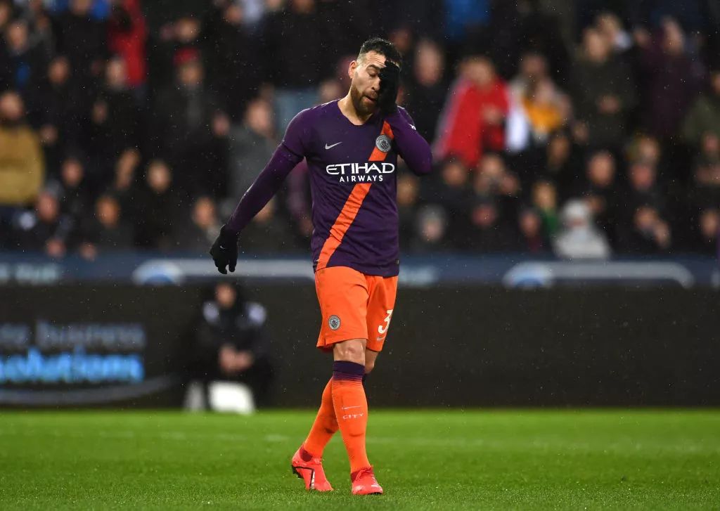 荷兰队后卫因伤退出友谊赛,教练组调整布局 荷兰队后卫因伤退出友谊赛,教练组调整布局