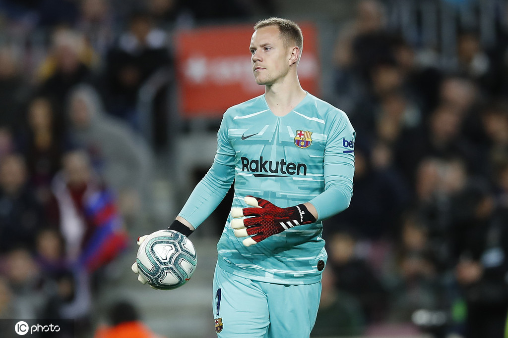 包含塞维利亚险胜AC米兰，特尔施特根打破历史纪录的词条