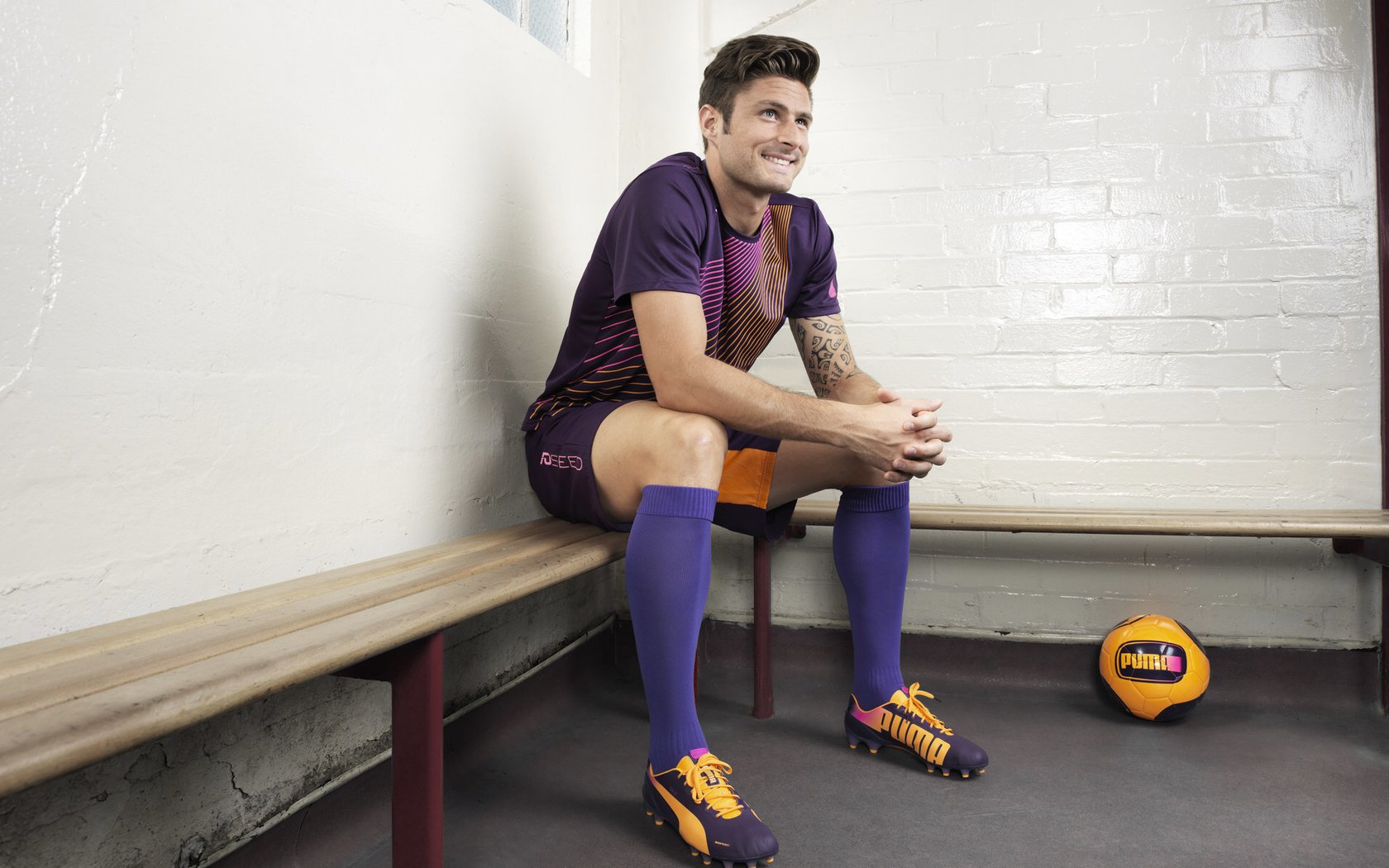 跨界传奇,从瑞典淘汰突尼斯的绿茵战场,到拉亚在NBA季后赛的接管时刻