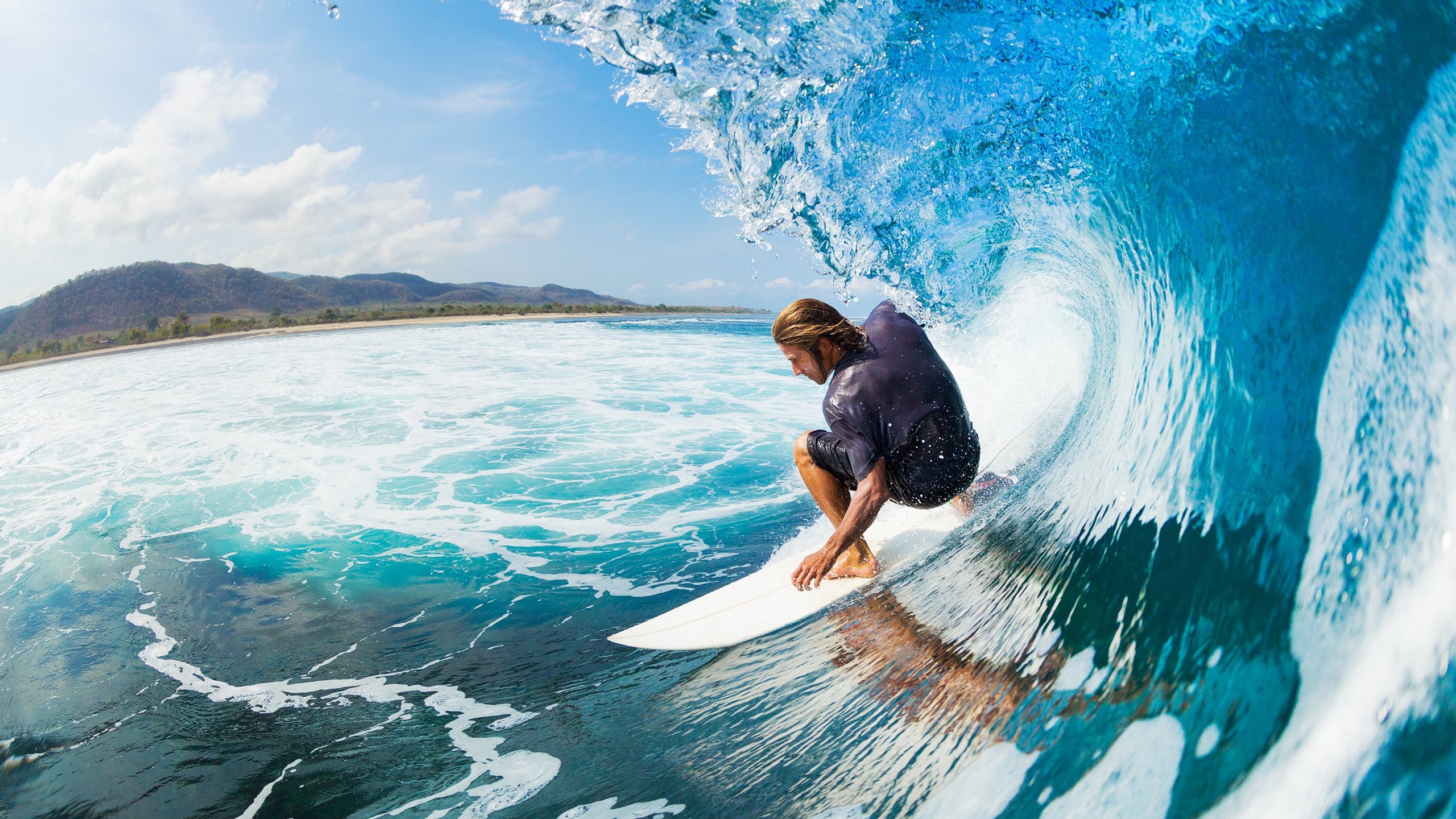 街道狂飙与绿茵鏖战，F1焦点战与乌克兰的足球奇迹